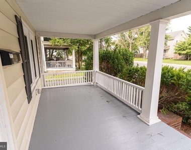 1109 N Division Street - Photo Thumbnail 8