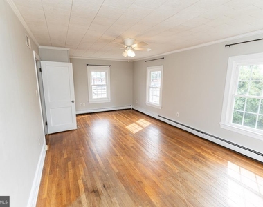 1109 N Division Street - Photo Thumbnail 45