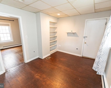 1109 N Division Street - Photo Thumbnail 18
