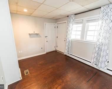 1109 N Division Street - Photo Thumbnail 17