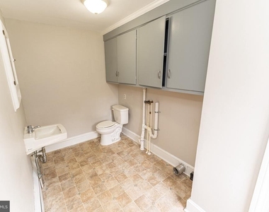 1109 N Division Street - Photo Thumbnail 24