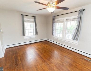 1109 N Division Street - Photo Thumbnail 13