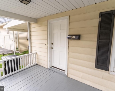 1109 N Division Street - Photo Thumbnail 9