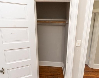 1109 N Division Street - Photo Thumbnail 44