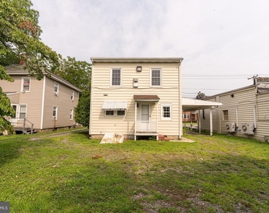 1109 N Division Street - Photo Thumbnail 5