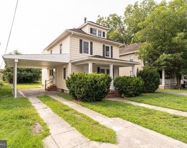 1109 N Division Street - Photo Thumbnail 1