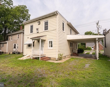 1109 N Division Street - Photo Thumbnail 4