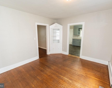1109 N Division Street - Photo Thumbnail 14