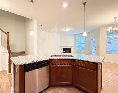 907 Saratoga Drive - Photo Thumbnail 8