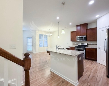 907 Saratoga Drive - Photo Thumbnail 6