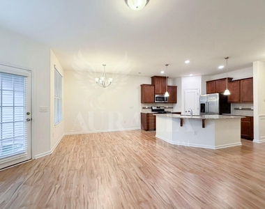 907 Saratoga Drive - Photo Thumbnail 10