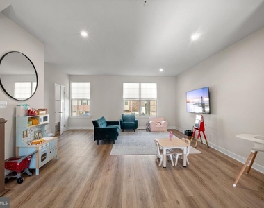 9019 Belinda Boulevard - Photo Thumbnail 8
