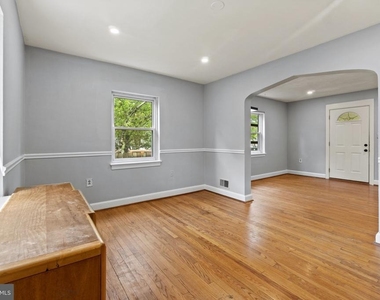 6014 39th Avenue - Photo Thumbnail 5