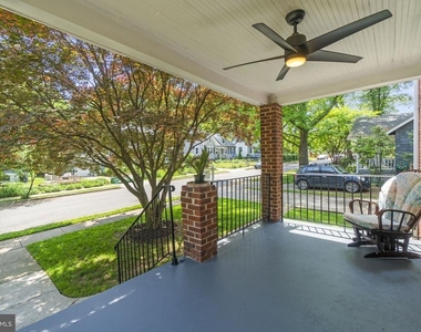 6014 39th Avenue - Photo Thumbnail 2