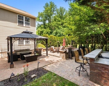 12104 Guinevere Place - Photo Thumbnail 39
