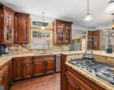 12104 Guinevere Place - Photo Thumbnail 8