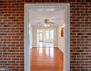 4907 37th Place - Photo Thumbnail 2