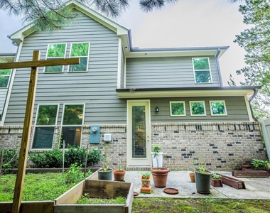 411 Alamosa Place - Photo Thumbnail 3