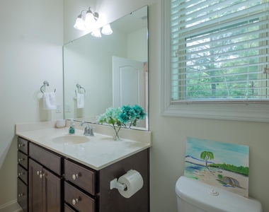 411 Alamosa Place - Photo Thumbnail 44