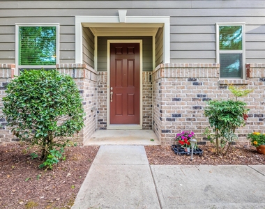 411 Alamosa Place - Photo Thumbnail 4