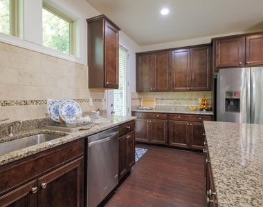 411 Alamosa Place - Photo Thumbnail 57