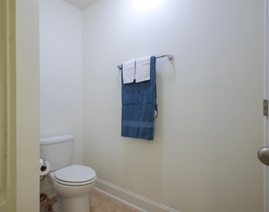 411 Alamosa Place - Photo Thumbnail 8