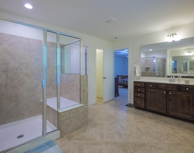 411 Alamosa Place - Photo Thumbnail 19