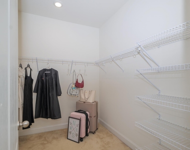 411 Alamosa Place - Photo Thumbnail 63
