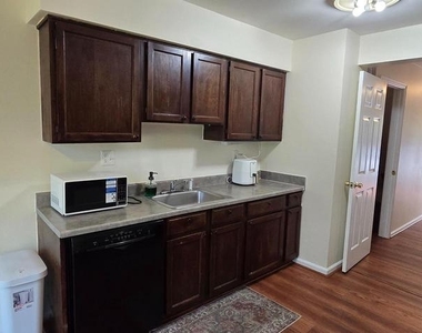 707 Curry Ford Lane - Photo Thumbnail 8
