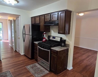 707 Curry Ford Lane - Photo Thumbnail 7