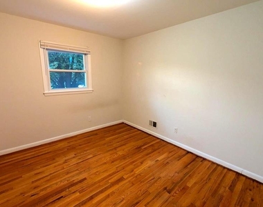 5908 Greentree Road - Photo Thumbnail 24