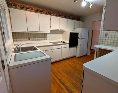 5908 Greentree Road - Photo Thumbnail 15