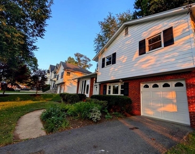 5908 Greentree Road - Photo Thumbnail 5