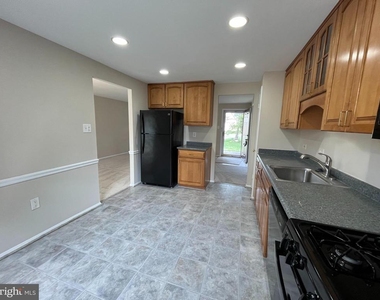 15705 Anamosa Drive - Photo Thumbnail 7