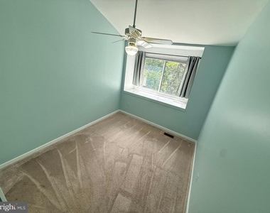 9802 Hellingly Place - Photo Thumbnail 9