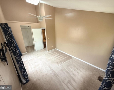 9802 Hellingly Place - Photo Thumbnail 5