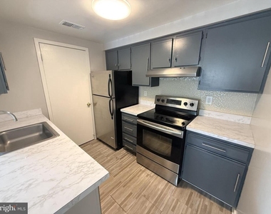 9802 Hellingly Place - Photo Thumbnail 2