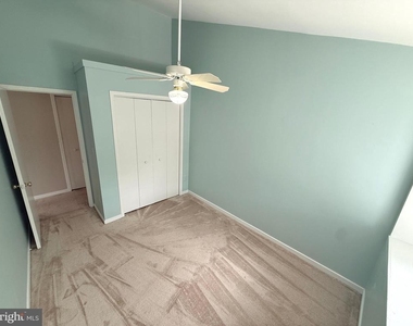 9802 Hellingly Place - Photo Thumbnail 8