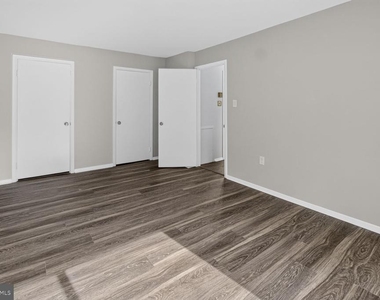 12207 Braxfield Court - Photo Thumbnail 15
