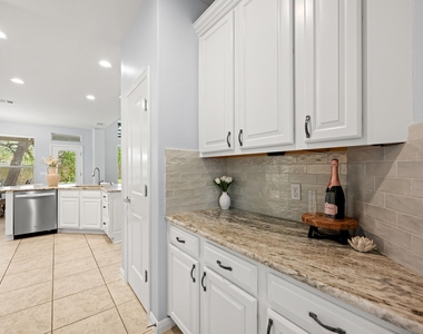 1023 Grassy Field Rd - Photo Thumbnail 12