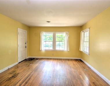 1004 E 38 1/2 St - Photo Thumbnail 1