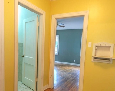 1004 E 38 1/2 St - Photo Thumbnail 8
