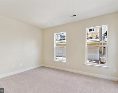 67 Linden Place - Photo Thumbnail 11
