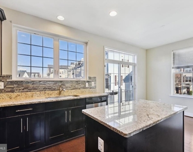 67 Linden Place - Photo Thumbnail 6