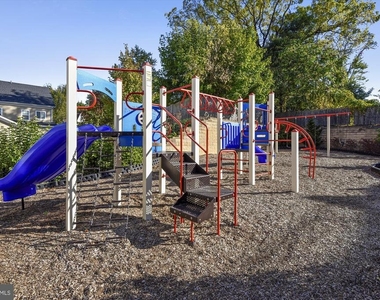 67 Linden Place - Photo Thumbnail 25