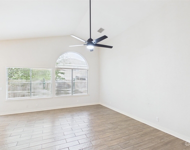 7400 Crepe Myrtle Dr - Photo Thumbnail 11