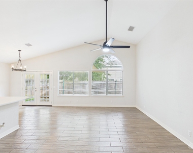7400 Crepe Myrtle Dr - Photo Thumbnail 9