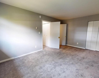3905 Parkview Avenue - Photo Thumbnail 8