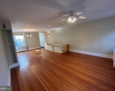 105 E West Street - Photo Thumbnail 2