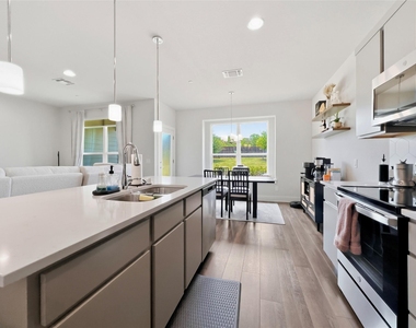1516 Roseburg Dr - Photo Thumbnail 4